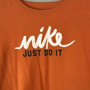 Nike L slim fit tee
